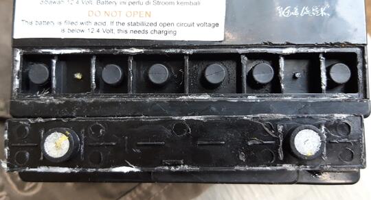 Jangan Salah, Aki Kering Juga Pakai Elektrolit