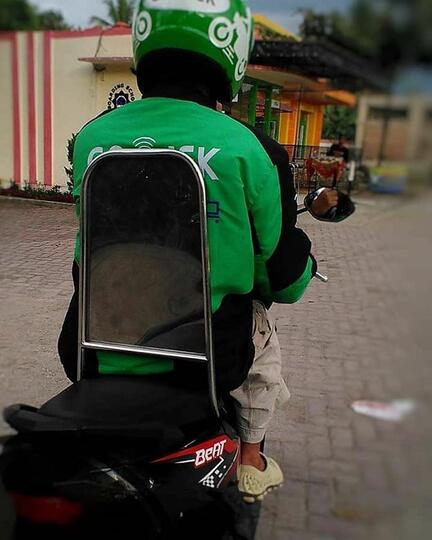 Bikin Ngakak, Modifikasi Motor Ojek Online Ini Anti Mainstream !!!