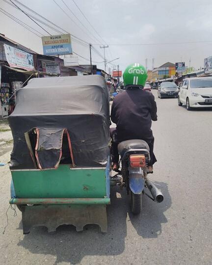Bikin Ngakak, Modifikasi Motor Ojek Online Ini Anti Mainstream !!!