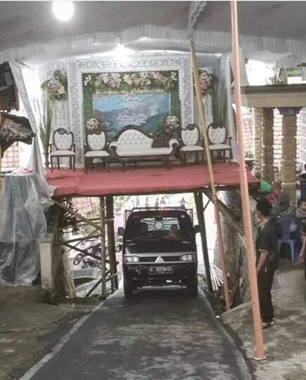 Unik Gan. Pernikahan di tempat nggak biasa ini cuma ada di Indonesia