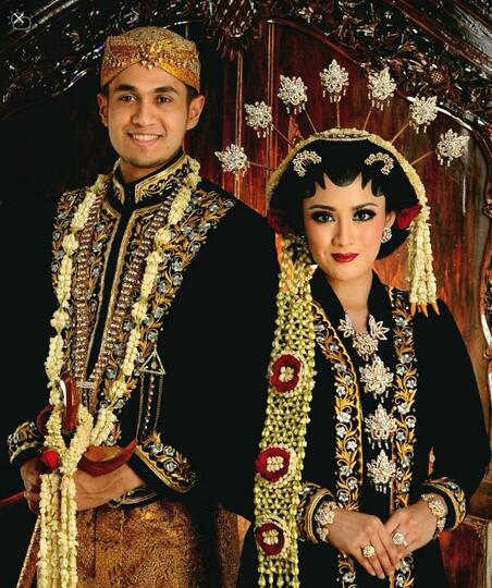 7 Style Kebaya Indonesia yang Bisa Sista Jadikan Referensi Dalam Berbusana