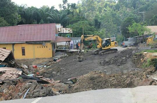 Longsor Sangasanga dan Teori Bumi Datar