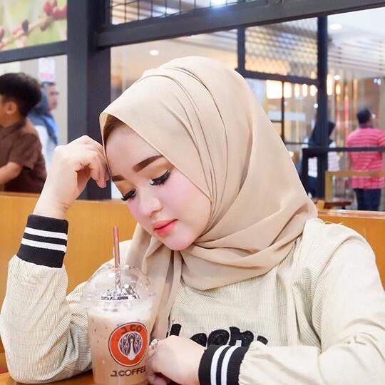 WOW! Si Gadis Cantik "HERLIN KENZA",Selebgram Asal ACEH Yang Mirip BONEKA!