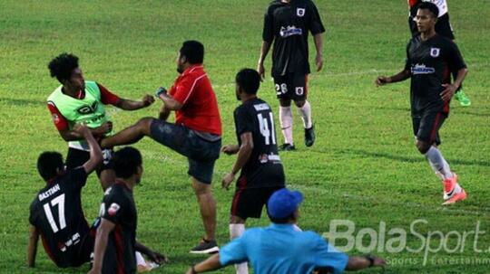 5 Hal Yang Akan Terjadi Jika Liga Indonesia Masuk PES, Bikin Ngakak Gan