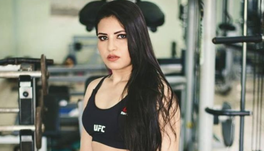 WADUH! Perampok Salah Target,Justru "BABAK BELUR" Dihajar CEWEK Petarung UFC!
