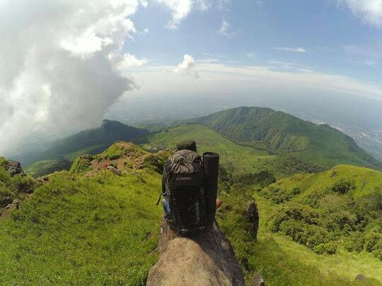 Punya Niat Tapi Belum Pernah Naik Gunung? Coba 3 Gunung ini Dulu.