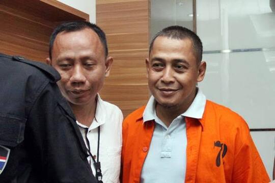 Tolong Cuci Tanganmu Sampai Bersih Pak !!!
