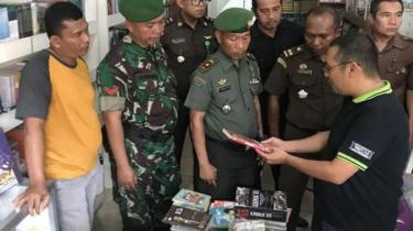 Razia Buku Di Duga Komunis !! Itu Semua Untuk Apa ??