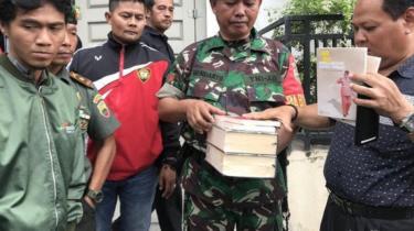 Razia Buku Di Duga Komunis !! Itu Semua Untuk Apa ??