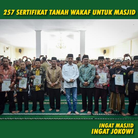 Jokowi Serahkan 257 Sertifikat Tanah Wakaf untuk Masjid