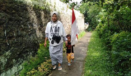 88+ Gambar Anak Kecil Bawa Bendera Merah Putih HD
