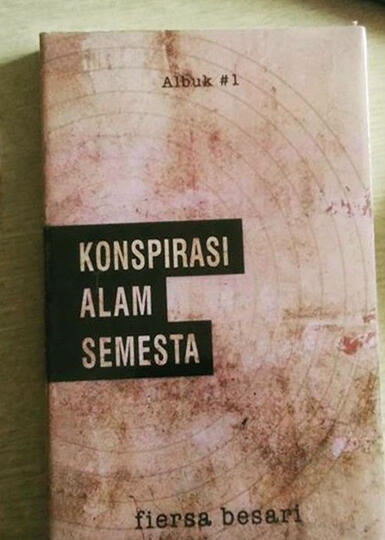 Review Novel: Konspirasi Alam Semesta