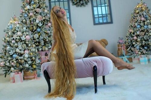 Alena, Pemilik Rambut Rapunzel yang Super Panjang!