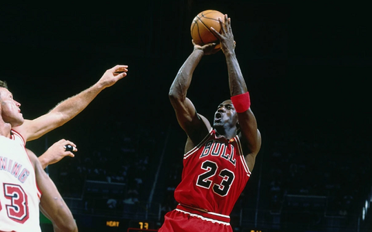 LeBron James, Pemain Kelima di NBA yang Cetak 32.000 Angka