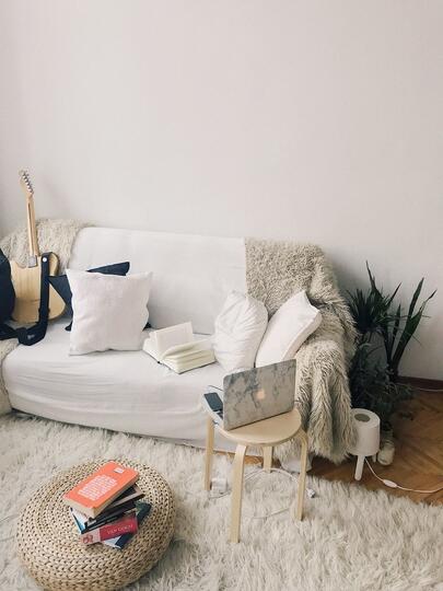 Ciptakan Bahagia dengan Bikin Kamar Kosan Lo Lebih Wangi