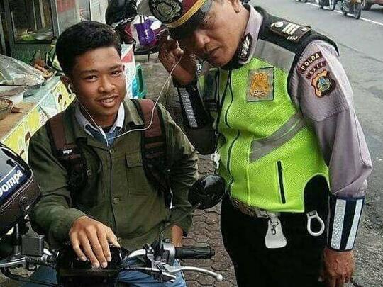 Untuk Para Pemotor, Hindari Kebiasaan ini Saat Berkendara, Bahaya!