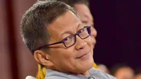 Disindir Kitab Suci Fiksi, Rocky Gerung Balas Bagikan Berita Dugaan TGB Terima