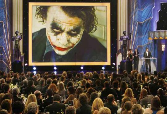 Joker - Heath Ledger, Tokoh Film Yang Paling Berkesan Menurut Ane, Ini 11 Alasannya