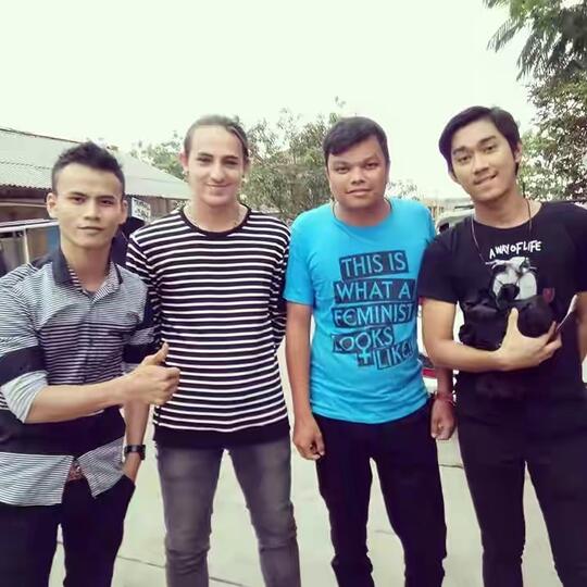 Memburu Berfoto Dengan Artis Untuk Apa ?