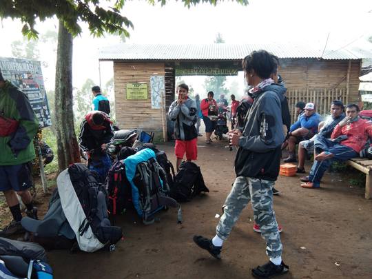 Syukuran, Cerita Satu Kampung Mendaki Bersama Ke Gunung Buthak