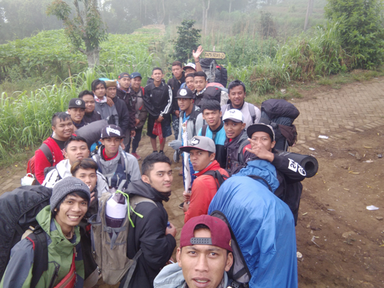 Syukuran, Cerita Satu Kampung Mendaki Bersama Ke Gunung Buthak