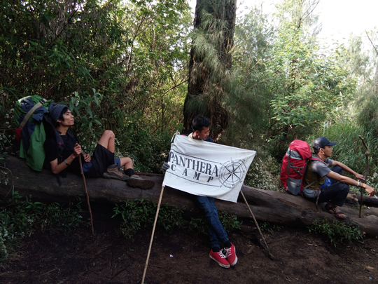 Syukuran, Cerita Satu Kampung Mendaki Bersama Ke Gunung Buthak