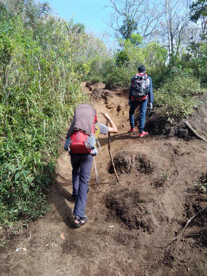 Syukuran, Cerita Satu Kampung Mendaki Bersama Ke Gunung Buthak