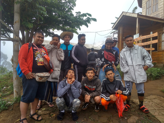 Syukuran, Cerita Satu Kampung Mendaki Bersama Ke Gunung Buthak