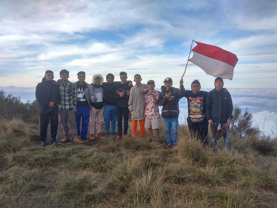 Syukuran, Cerita Satu Kampung Mendaki Bersama Ke Gunung Buthak