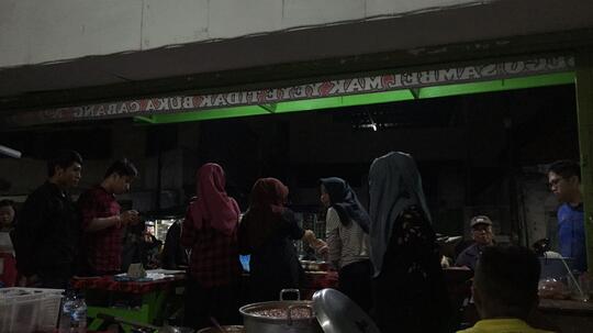 Mak Yeye, Penyetan Fenomenal yang Ada di Kota Surabaya