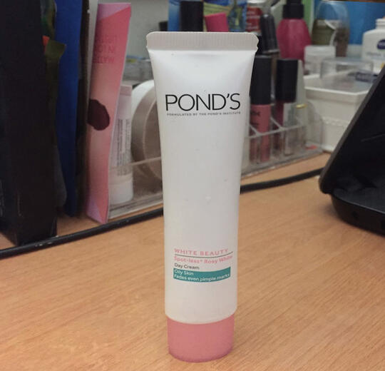 Review Ponds White Beauty Day Cream Khusus Kulit Berminyak