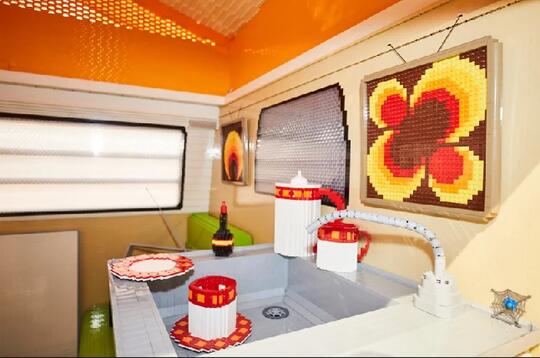 Mobil Volkswagen Ini Disusun dari LEGO, Bisa Dinaikin Nggak Ya?