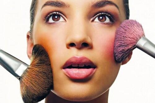 Rahasia Makeup Sederhanamu Terletak Pada Pipi dan Bibir Sis!