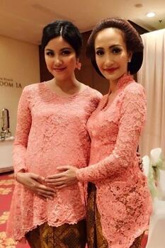 Hamil? Tak Usah Bingung Model Kebaya Sis!