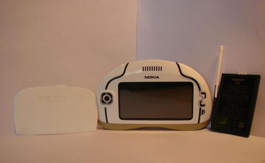 Penampakan Nokia 7700,Smartphone 'ANEH' Yang Dikira Tak Pernah Ada!