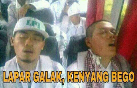 Ratusan Petugas Satpol PP Kawal Aksi PA 212 Kepung DPRD DKI