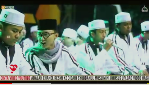 Oi Adek Berjilbab Biru Gus Azmi Lirik / Lagu adek jilbab biru sendiri