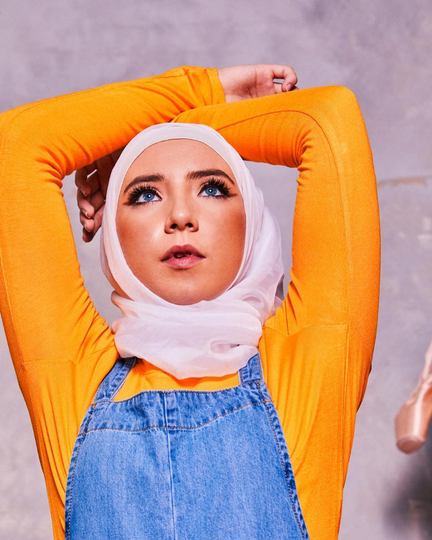 Potret Cantik Stephanie Kurlow, Balerina Unik Berbadan Lentur dari Australia