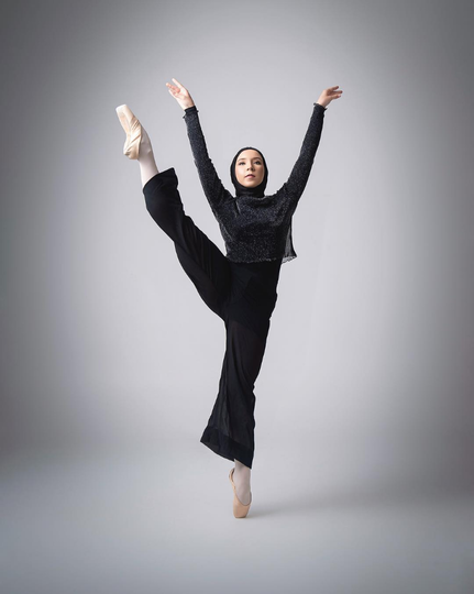 Potret Cantik Stephanie Kurlow, Balerina Unik Berbadan Lentur dari Australia