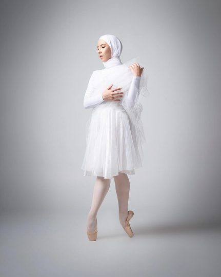 Potret Cantik Stephanie Kurlow, Balerina Unik Berbadan Lentur dari Australia