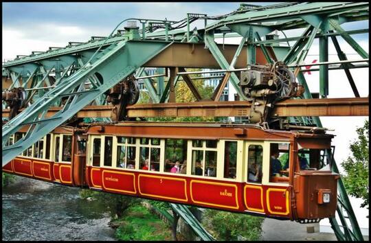 Membandingkan MRT Jakarta Dengan Transportasi Unik yang Ada di Dunia