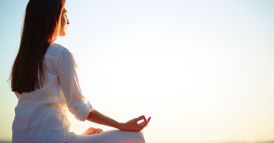 Ternyata Pemaes Harus Melakukan Meditasi Sebelum Merias Sang Manten GanSis!