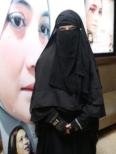 Jika isterimu bertanya tentang kesetiaan? Seperti apa jawban yang diberikan.