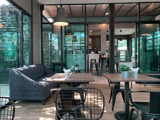 Mau Main Sama Anjing Corgi? Datang ke Kafe Ini Gansist!