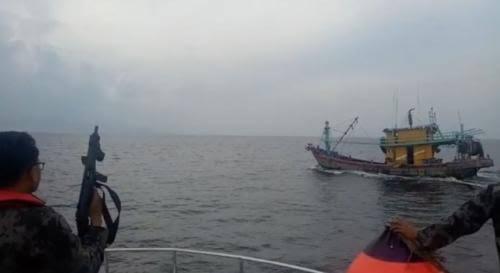 Saling Kejar Di Laut Indonesia, Loh Kok Bisa ? Katanya Berdaulat !!