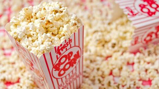 Kenapa Sih Camilan Nonton Itu Popcorn? Ini Alasannya Menurut Ane