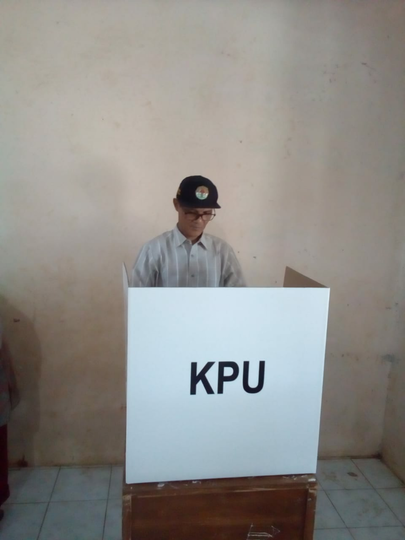 Suasana Nyoblos Di Bawah Lereng Bukit Si Crangah Desa Doro.
