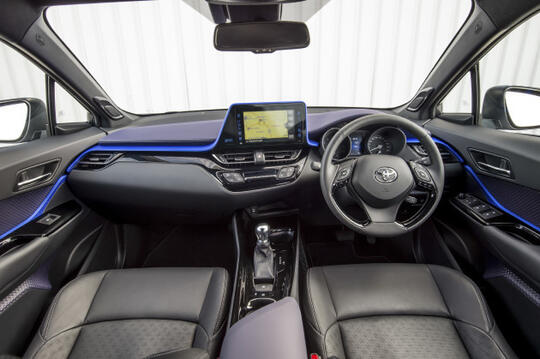 Toyota Lepas C-HR Hybrid, Harga Makin Muahaaalll