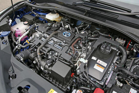 Toyota Lepas C-HR Hybrid, Harga Makin Muahaaalll