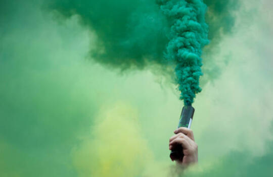 Nyobain Bikin Foto Pakai Smoke Bomb, Tapi Jangan Lupain Hal Ini Gan!